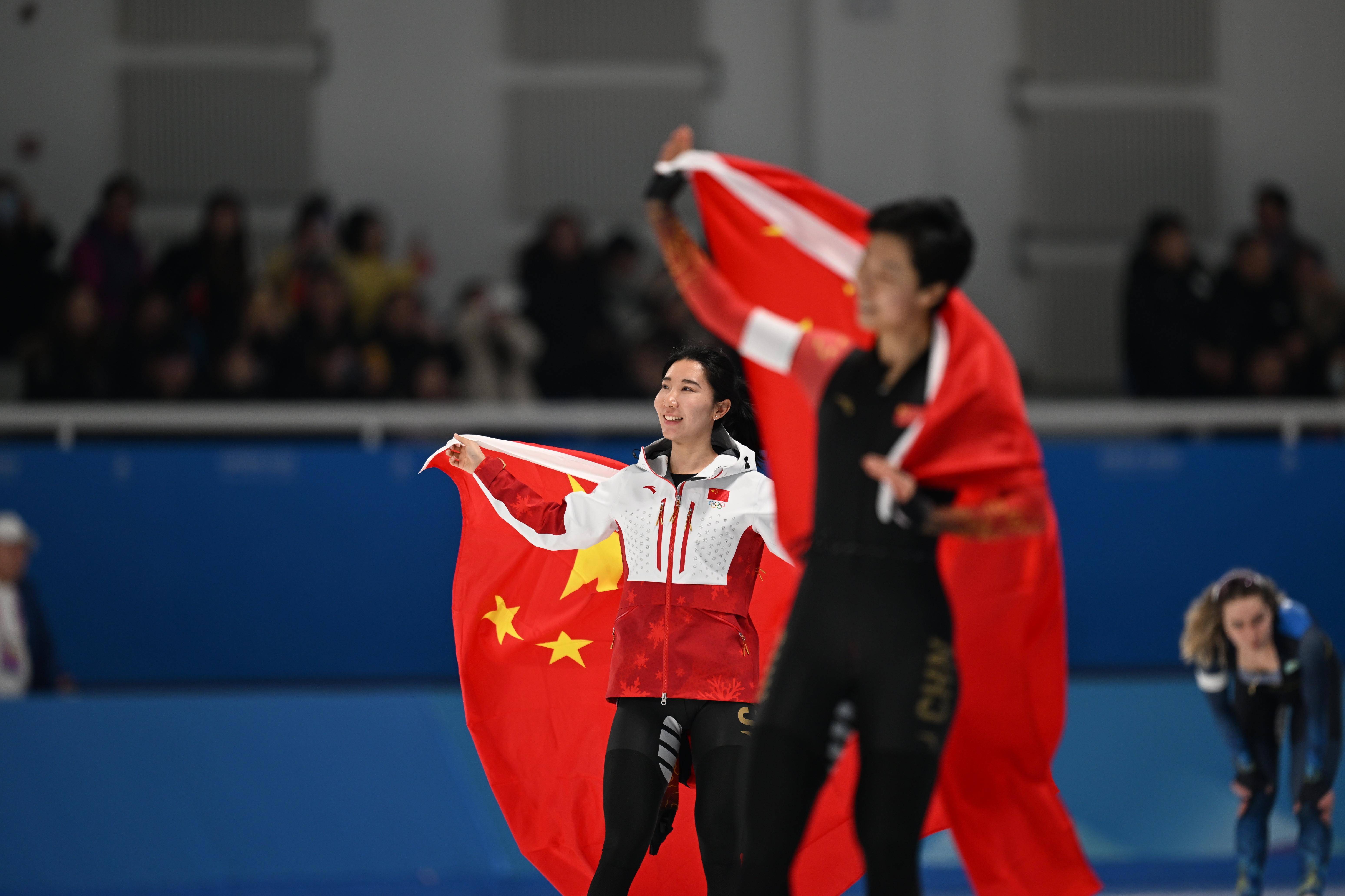 韩国女足队员团结一致，冲刺冠军